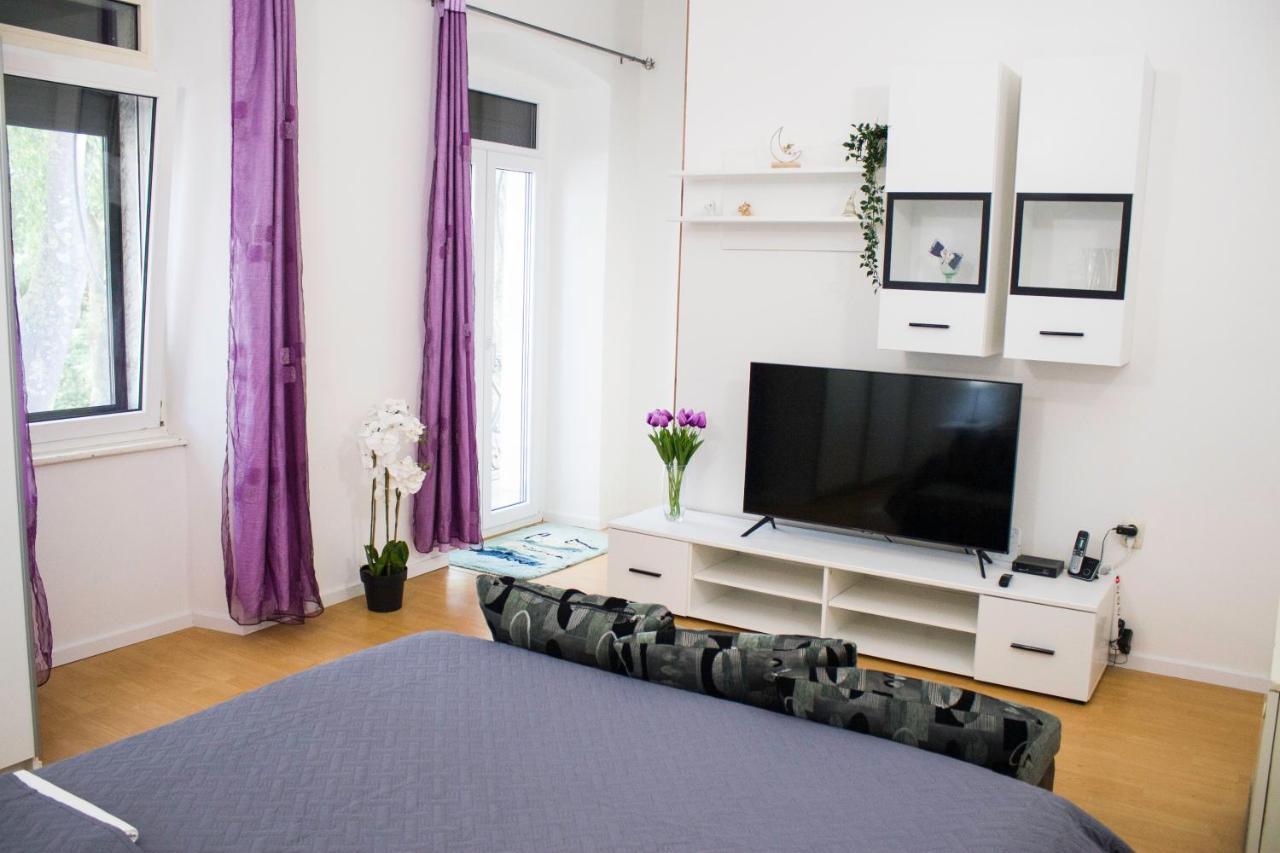 White Orchid Apartman